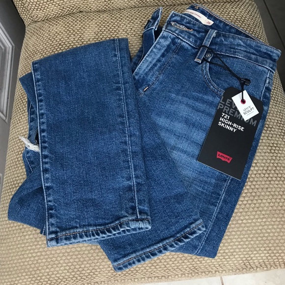Levi’s 721 Distressed High Rise Skinny Jeans - Picture 8 of 8